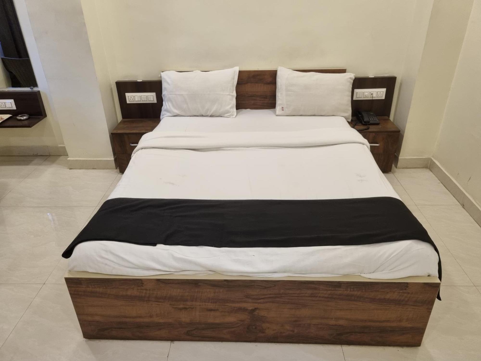 The Living Space Lonavla Exterior foto