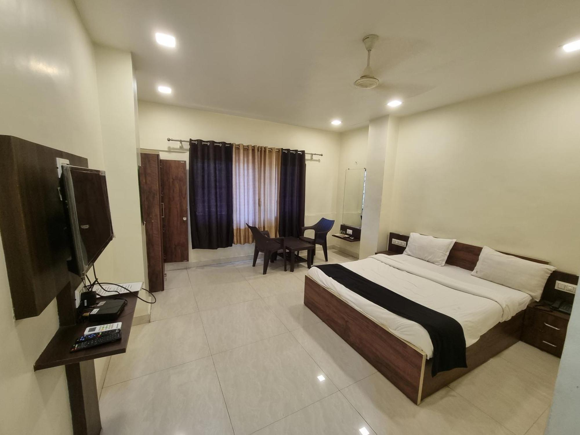 The Living Space Lonavla Exterior foto